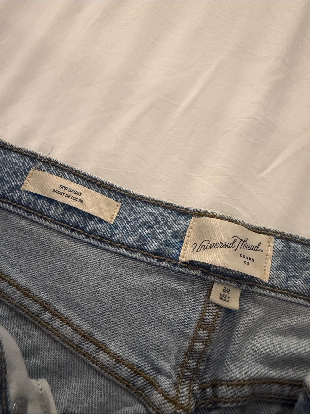 Universal Thread 90s baggy light wash jean - Picture 2 of 2